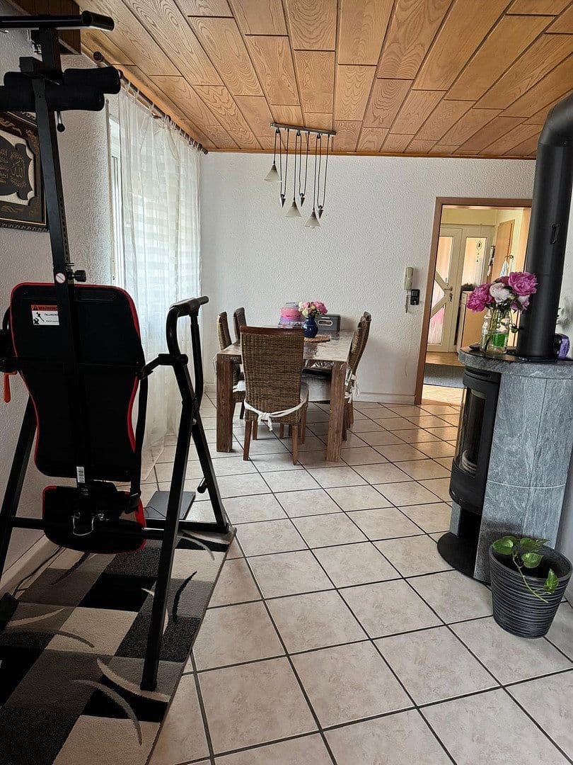 Prenájom bytu 4-izbový 137 m², Sprendlinger Strasse 5, Pfaffen-Schwabenheim, Porýnie-Falcko Prenájom bytu 4-izbový 137 m², Sprendlinger Strasse 5, Pfaffen-Schwabenheim, Porýnie-Falcko
