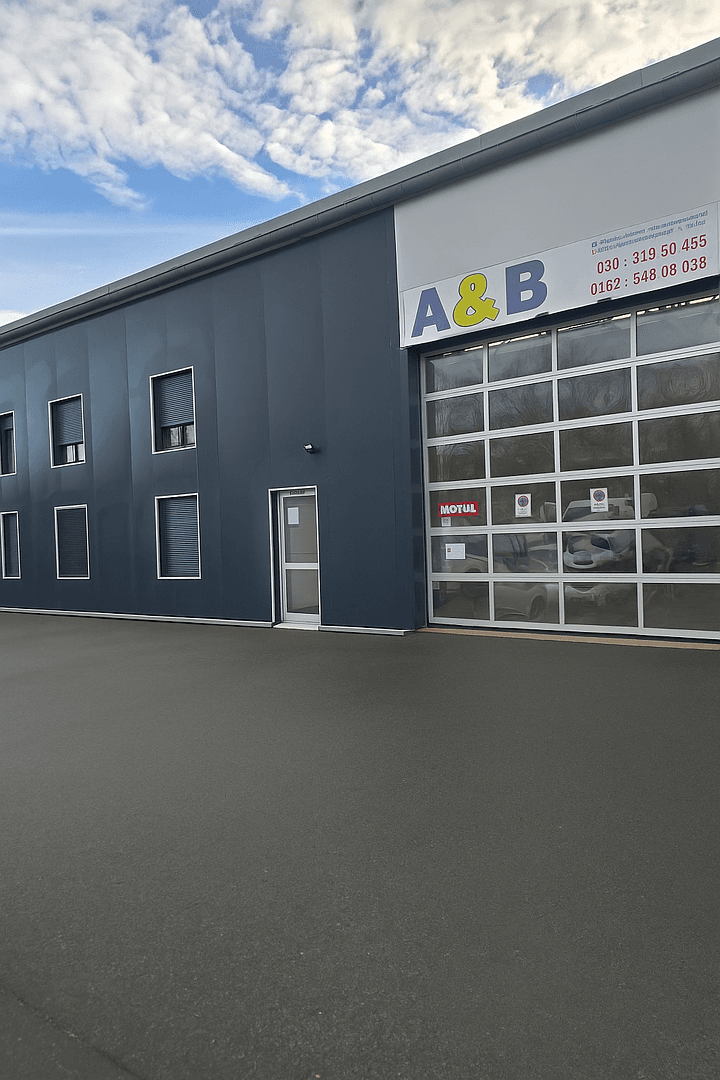 Prenájom nebytového priestoru 6.000 m², Am Zeppelinpark 57, MAD AUTO DESIGN, Berlin, Berlín Prenájom nebytového priestoru 6.000 m², Am Zeppelinpark 57, MAD AUTO DESIGN, Berlin, Berlín