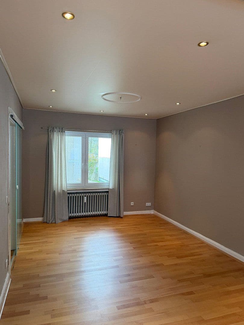 Predaj domu 263 m², pozemok 911 m², Heißener Straße 90, Mülheim an der Ruhr, Severné Porýnie - Westfálsko Predaj domu 263 m², pozemok 911 m², Heißener Straße 90, Mülheim an der Ruhr, Severné Porýnie - Westfálsko