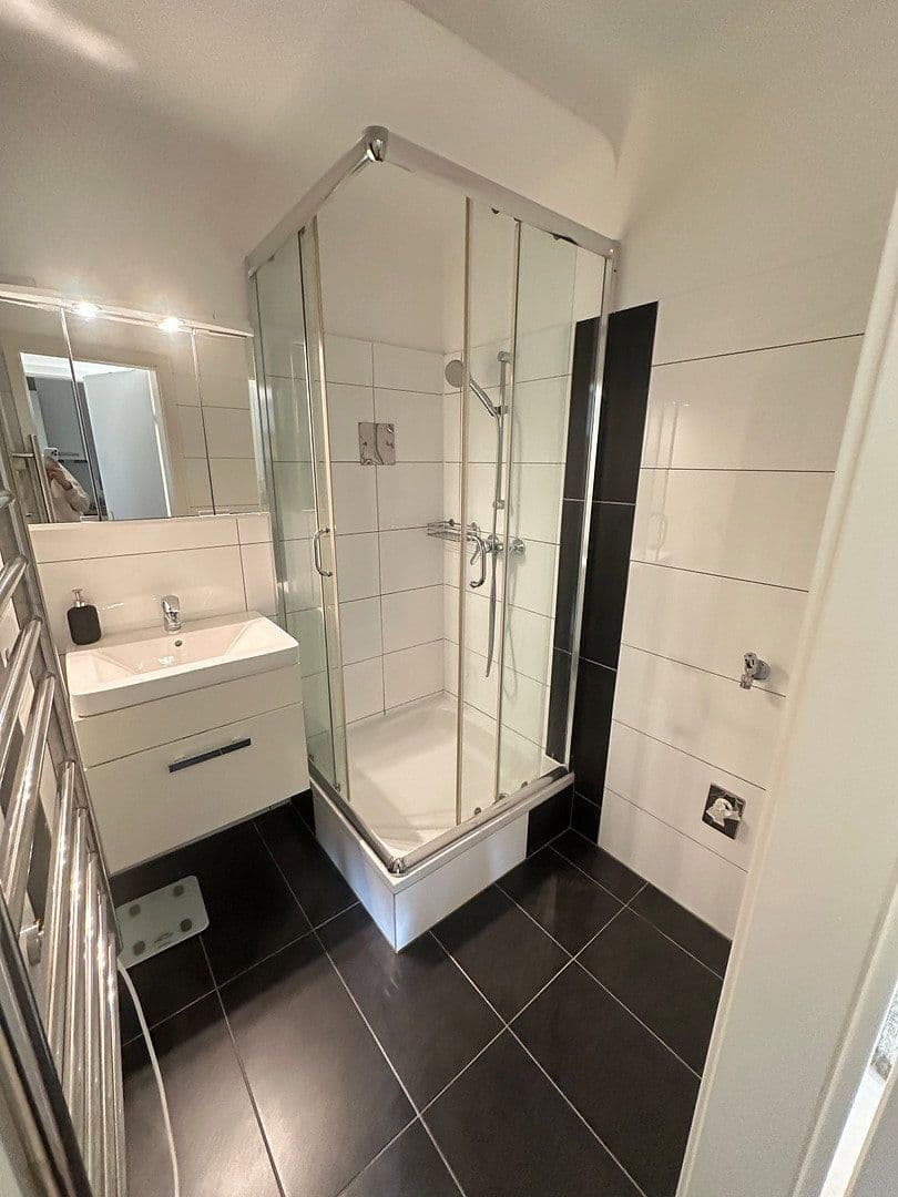 Prenájom bytu 2-izbový 45 m², Eichenstraße 8, Wien, Viedeň Prenájom bytu 2-izbový 45 m², Eichenstraße 8, Wien, Viedeň