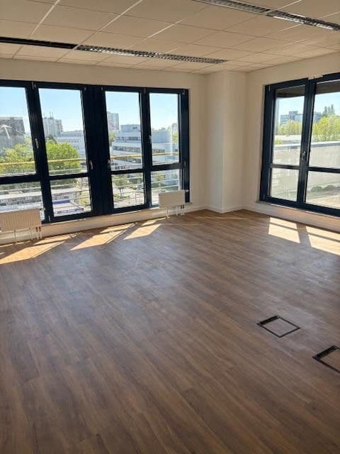 Prenájom kancelárie 246 m², Berner Str. 71, Frankfurt - Nieder-Eschbach, Hesensko Prenájom kancelárie 246 m², Berner Str. 71, Frankfurt - Nieder-Eschbach, Hesensko