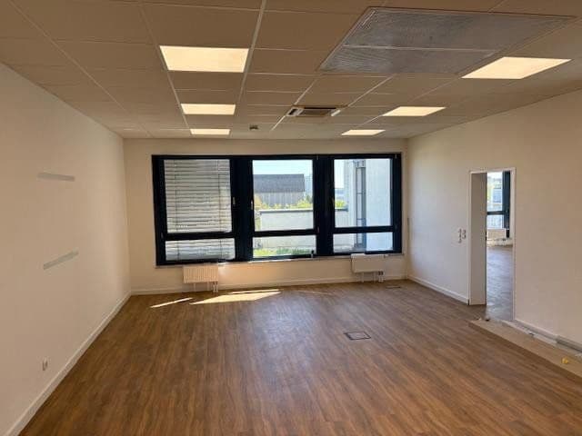 Prenájom kancelárie 246 m², Berner Str. 71, Frankfurt - Nieder-Eschbach, Hesensko Prenájom kancelárie 246 m², Berner Str. 71, Frankfurt - Nieder-Eschbach, Hesensko
