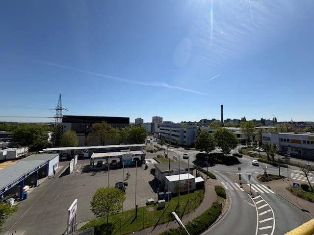 Prenájom kancelárie 246 m², Berner Str. 71, Frankfurt - Nieder-Eschbach, Hesensko Prenájom kancelárie 246 m², Berner Str. 71, Frankfurt - Nieder-Eschbach, Hesensko