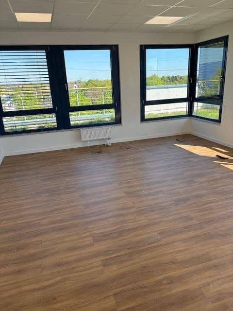 Prenájom kancelárie 246 m², Berner Str. 71, Frankfurt - Nieder-Eschbach, Hesensko Prenájom kancelárie 246 m², Berner Str. 71, Frankfurt - Nieder-Eschbach, Hesensko