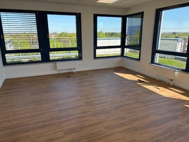 Prenájom kancelárie 246 m², Berner Str. 71, Frankfurt - Nieder-Eschbach, Hesensko Prenájom kancelárie 246 m², Berner Str. 71, Frankfurt - Nieder-Eschbach, Hesensko