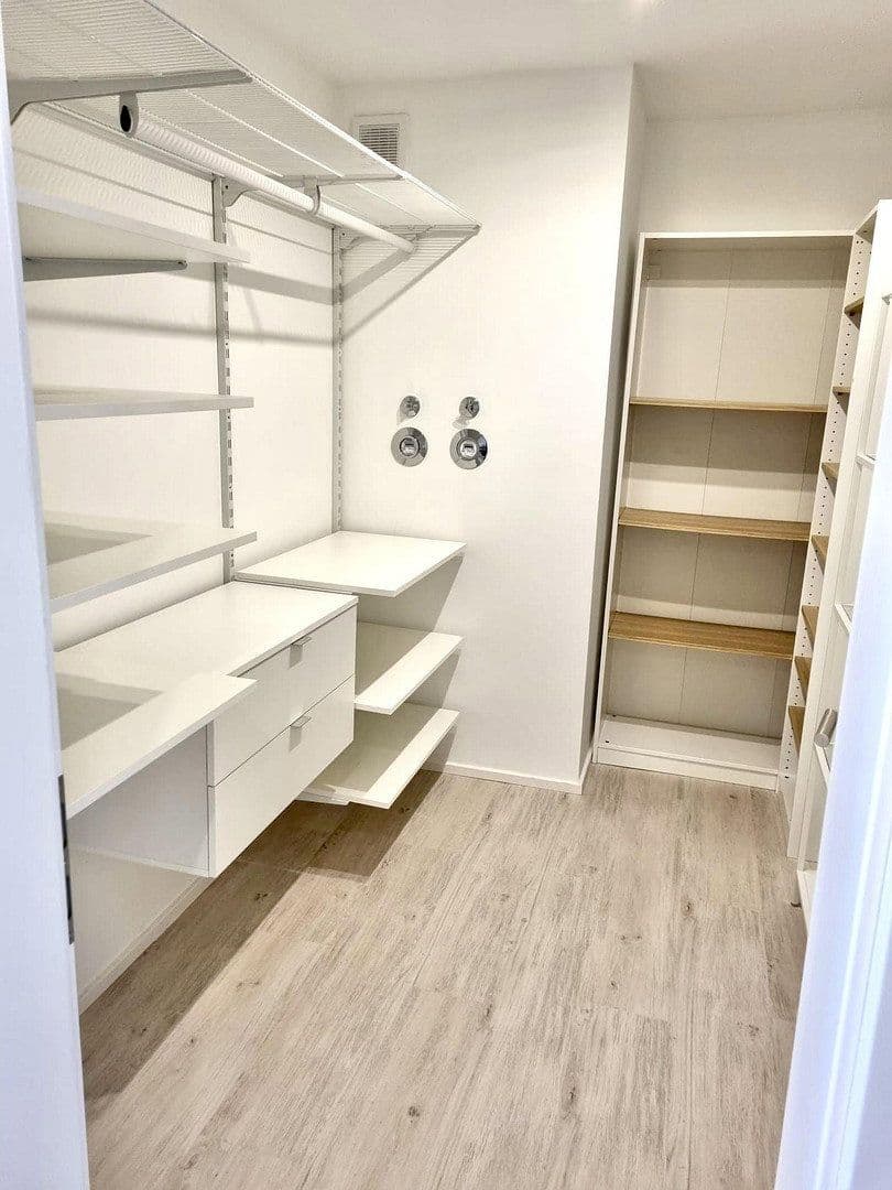 Prenájom bytu 2-izbový 70 m², Leonberg, Bádensko-Wurttembersko Prenájom bytu 2-izbový 70 m², Leonberg, Bádensko-Wurttembersko