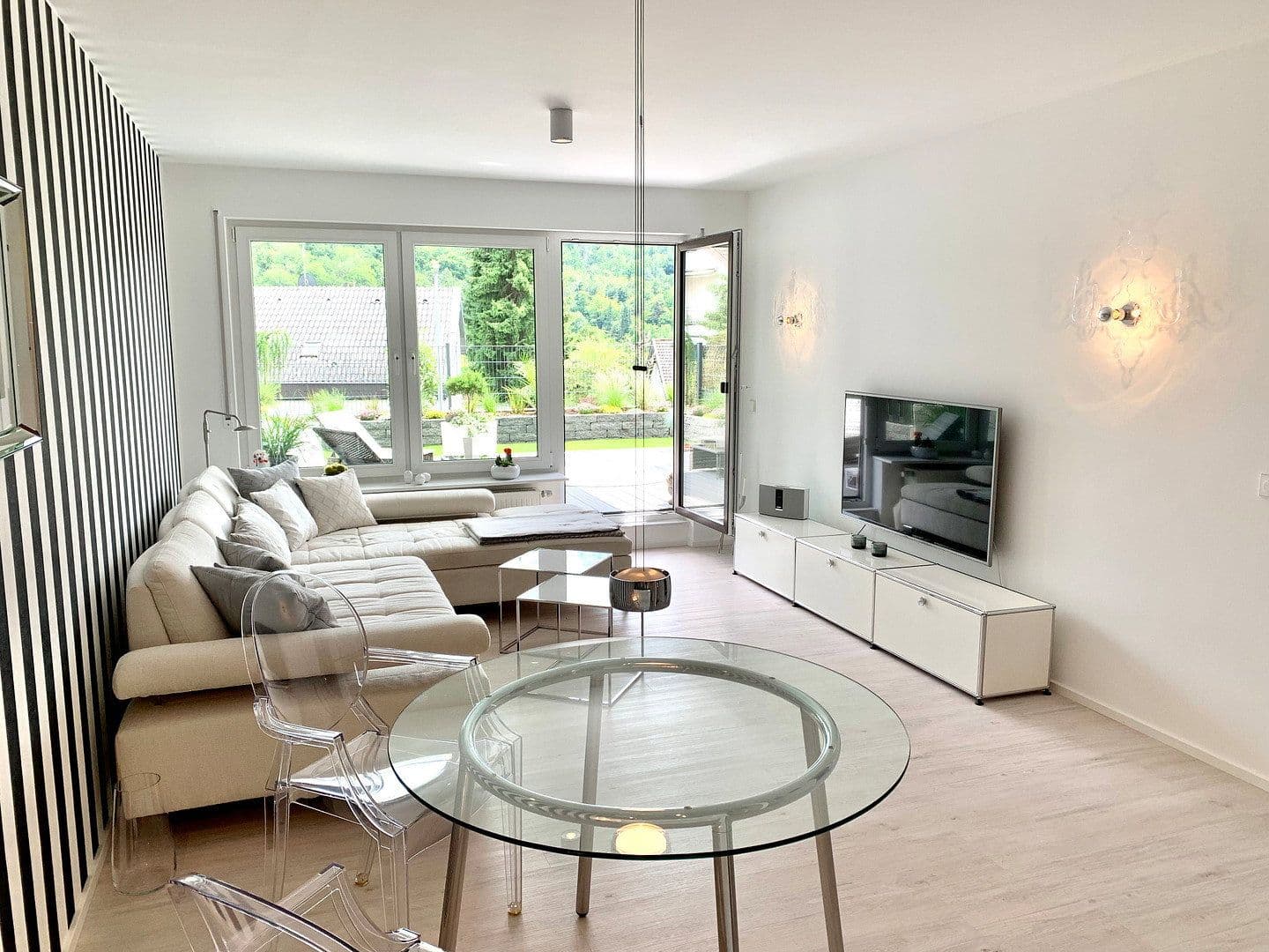 Prenájom bytu 2-izbový 70 m², Albertus Magnus Str. 48, Leonberg, Bádensko-Wurttembersko Prenájom bytu 2-izbový 70 m², Albertus Magnus Str. 48, Leonberg, Bádensko-Wurttembersko