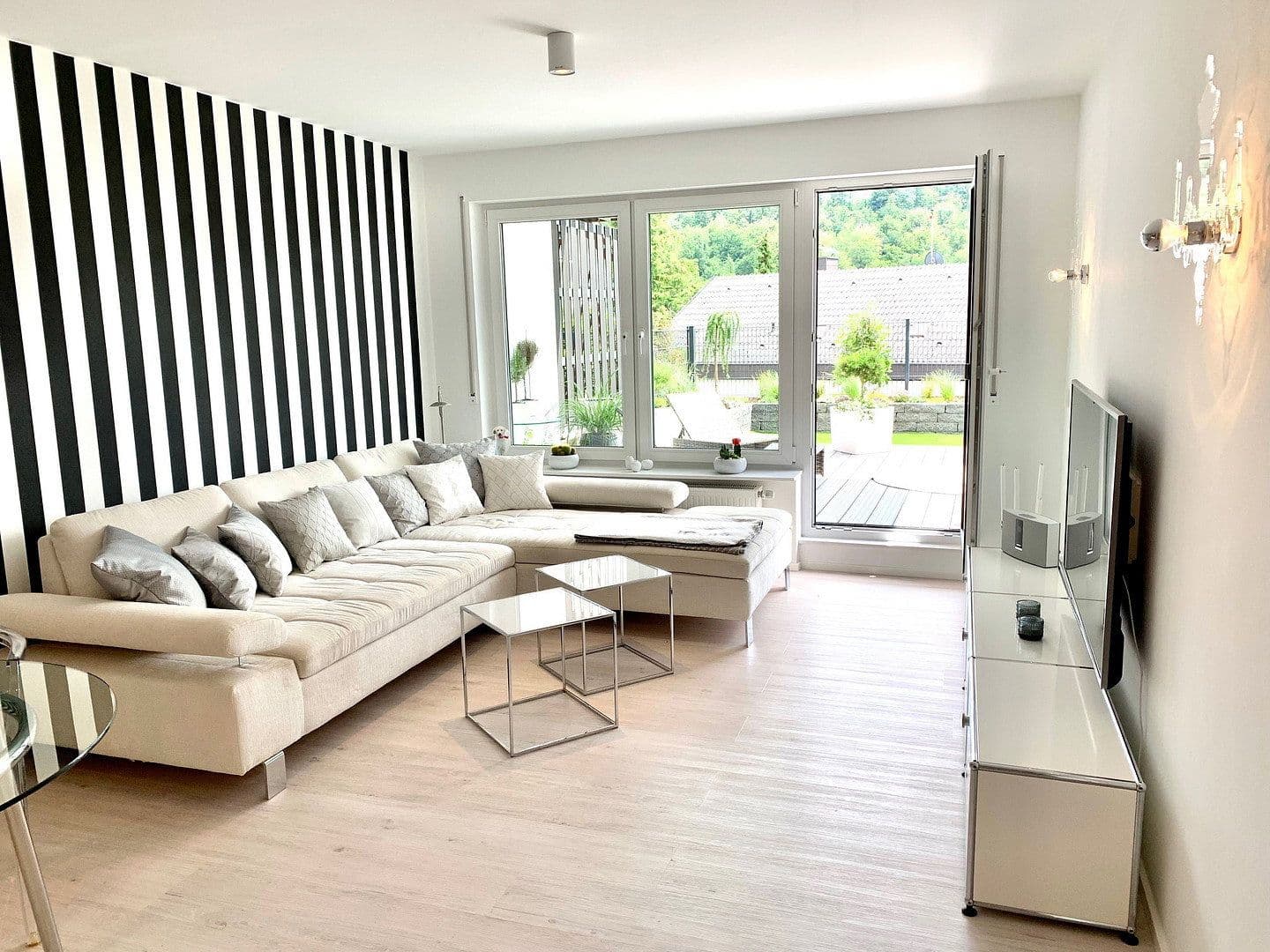 Prenájom bytu 2-izbový 70 m², Albertus Magnus Str. 48, Leonberg, Bádensko-Wurttembersko Prenájom bytu 2-izbový 70 m², Albertus Magnus Str. 48, Leonberg, Bádensko-Wurttembersko