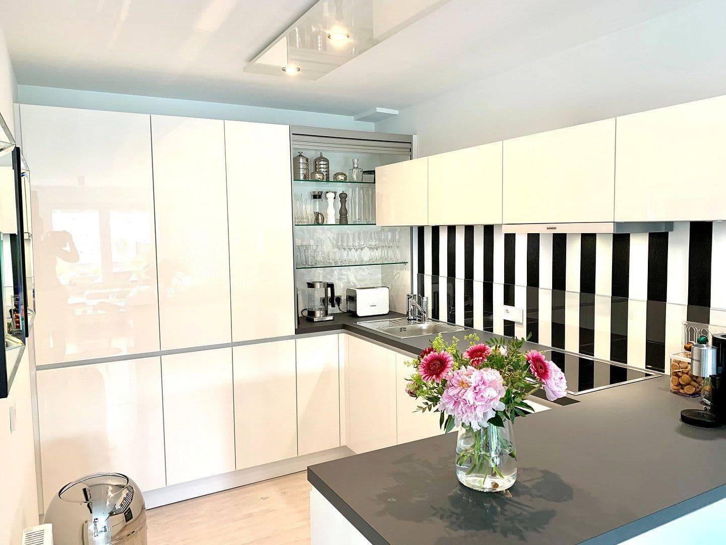 Prenájom bytu 2-izbový 70 m², Albertus Magnus Str. 48, Leonberg, Bádensko-Wurttembersko Prenájom bytu 2-izbový 70 m², Albertus Magnus Str. 48, Leonberg, Bádensko-Wurttembersko