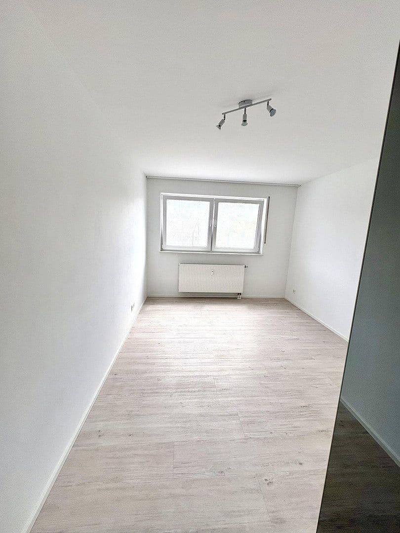 Prenájom bytu 2-izbový 70 m², Leonberg, Bádensko-Wurttembersko Prenájom bytu 2-izbový 70 m², Leonberg, Bádensko-Wurttembersko