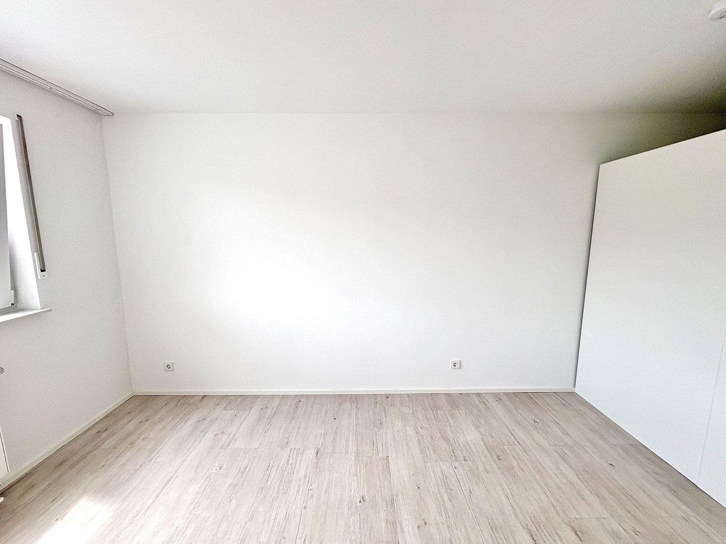 Prenájom bytu 2-izbový 70 m², Leonberg, Bádensko-Wurttembersko Prenájom bytu 2-izbový 70 m², Leonberg, Bádensko-Wurttembersko