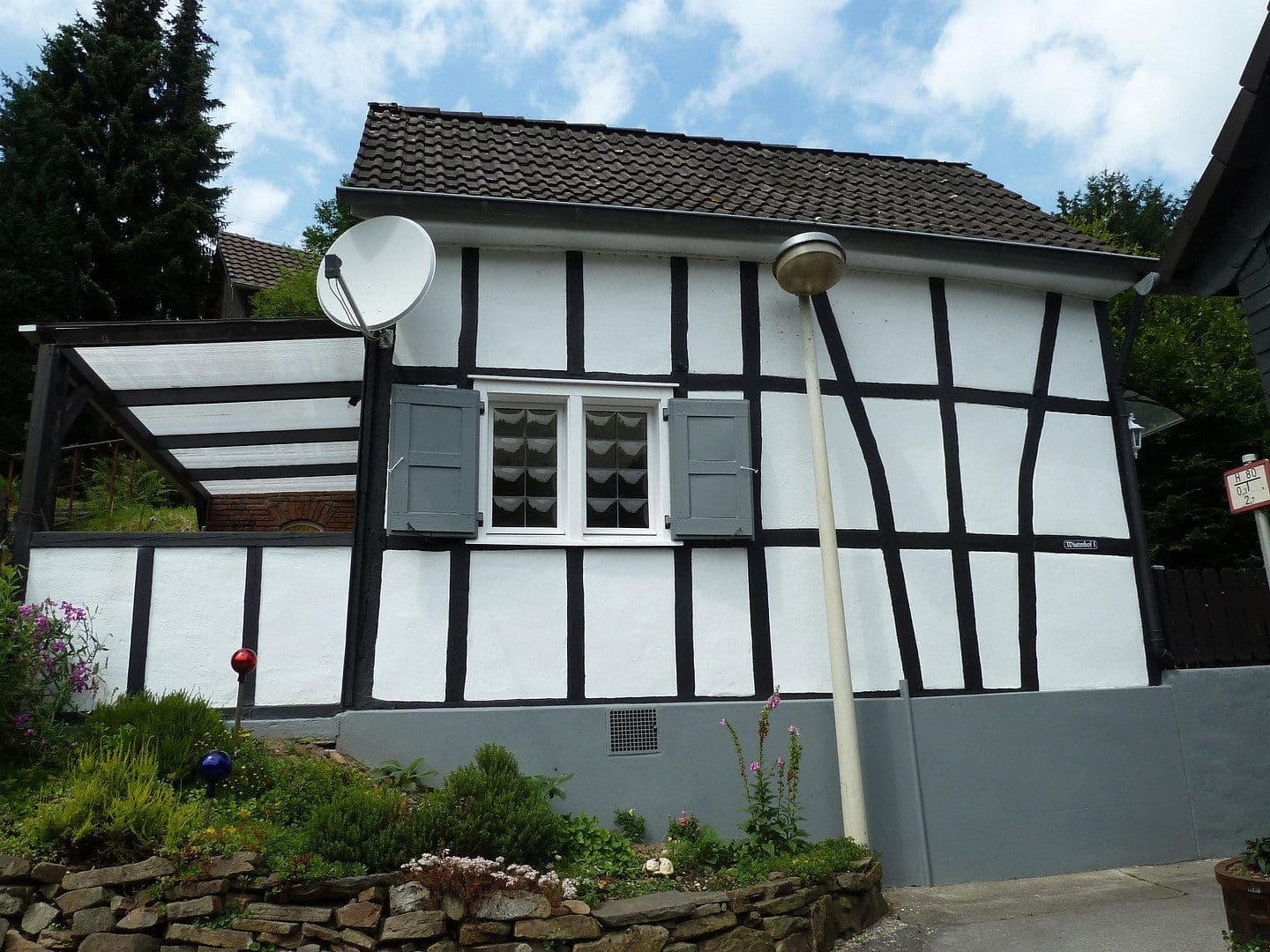 Prenájom domu 40 m², pozemok 430 m², Solingen, Severné Porýnie - Westfálsko Prenájom domu 40 m², pozemok 430 m², Solingen, Severné Porýnie - Westfálsko