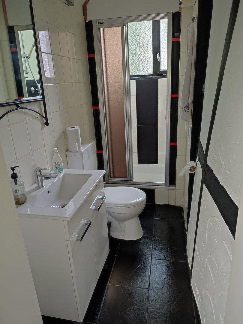 Prenájom domu 40 m², pozemok 430 m², Solingen, Severné Porýnie - Westfálsko Prenájom domu 40 m², pozemok 430 m², Solingen, Severné Porýnie - Westfálsko