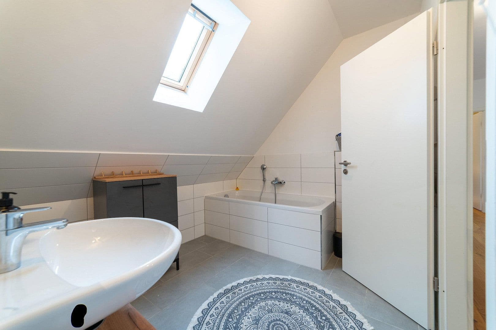 Predaj domu 149 m², pozemok 736 m², Nuthetal, Brandenbursko Predaj domu 149 m², pozemok 736 m², Nuthetal, Brandenbursko