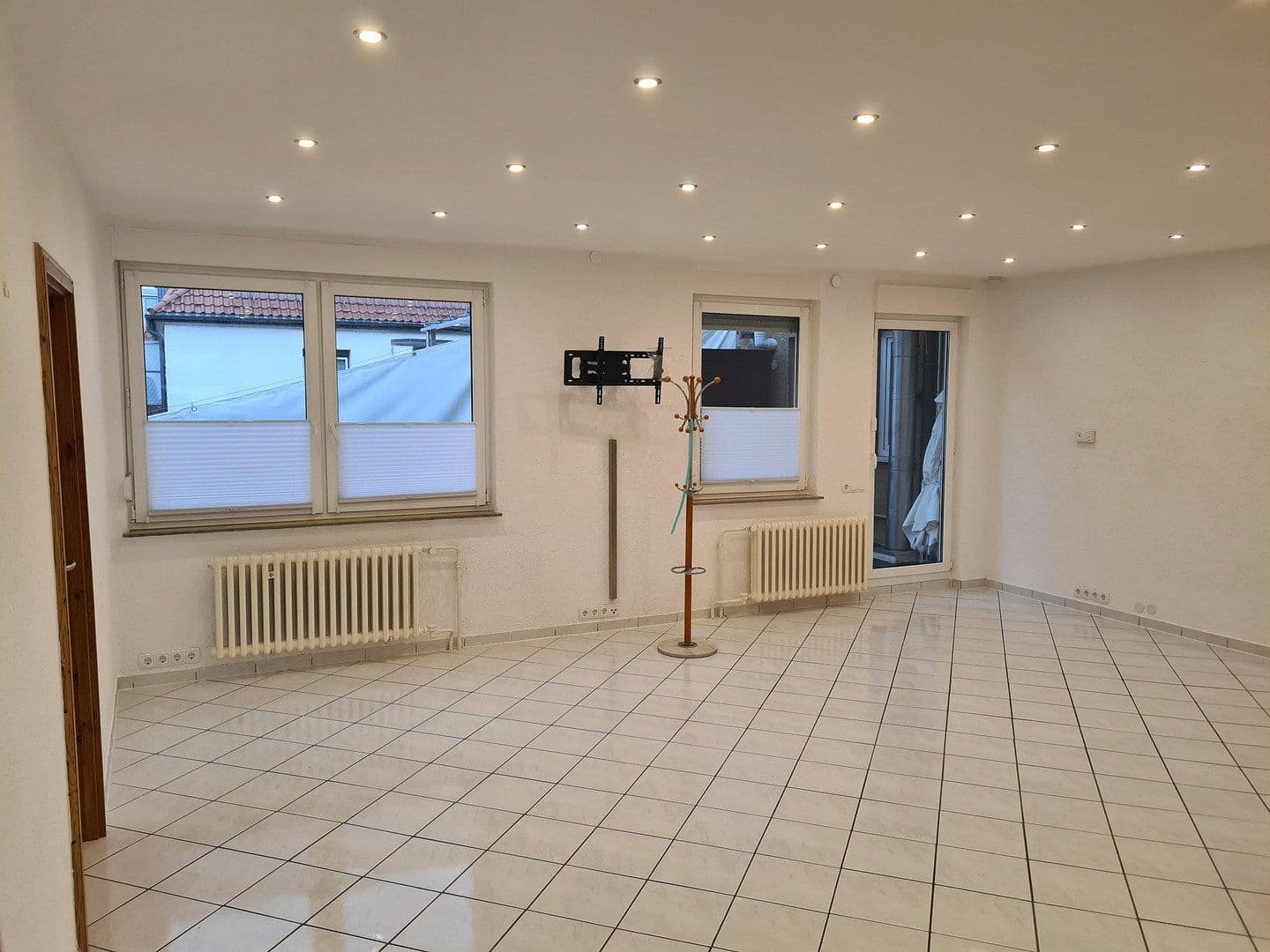 Prenájom bytu 3-izbový 78 m², Fellbach, Bádensko-Wurttembersko Prenájom bytu 3-izbový 78 m², Fellbach, Bádensko-Wurttembersko