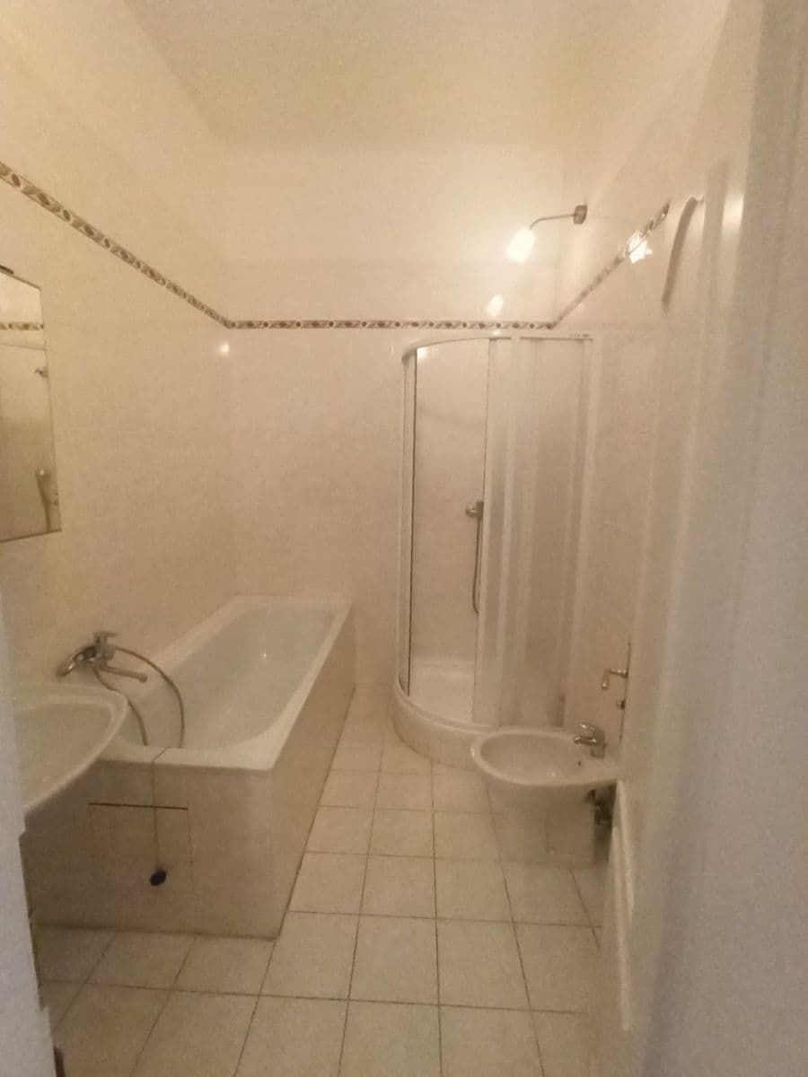 Prenájom bytu 3-izbový 90 m², Budečská, Praha, Praha Prenájom bytu 3-izbový 90 m², Budečská, Praha, Praha