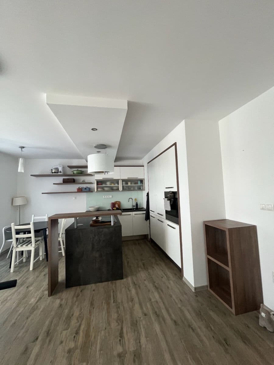 Prenájom bytu 3-izbový 83 m², Podpěrova, Brno, Jihomoravský kraj Prenájom bytu 3-izbový 83 m², Podpěrova, Brno, Jihomoravský kraj