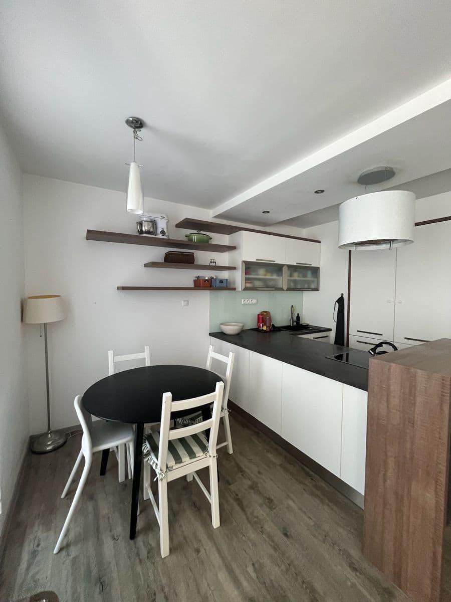 Prenájom bytu 3-izbový 83 m², Podpěrova, Brno, Jihomoravský kraj Prenájom bytu 3-izbový 83 m², Podpěrova, Brno, Jihomoravský kraj