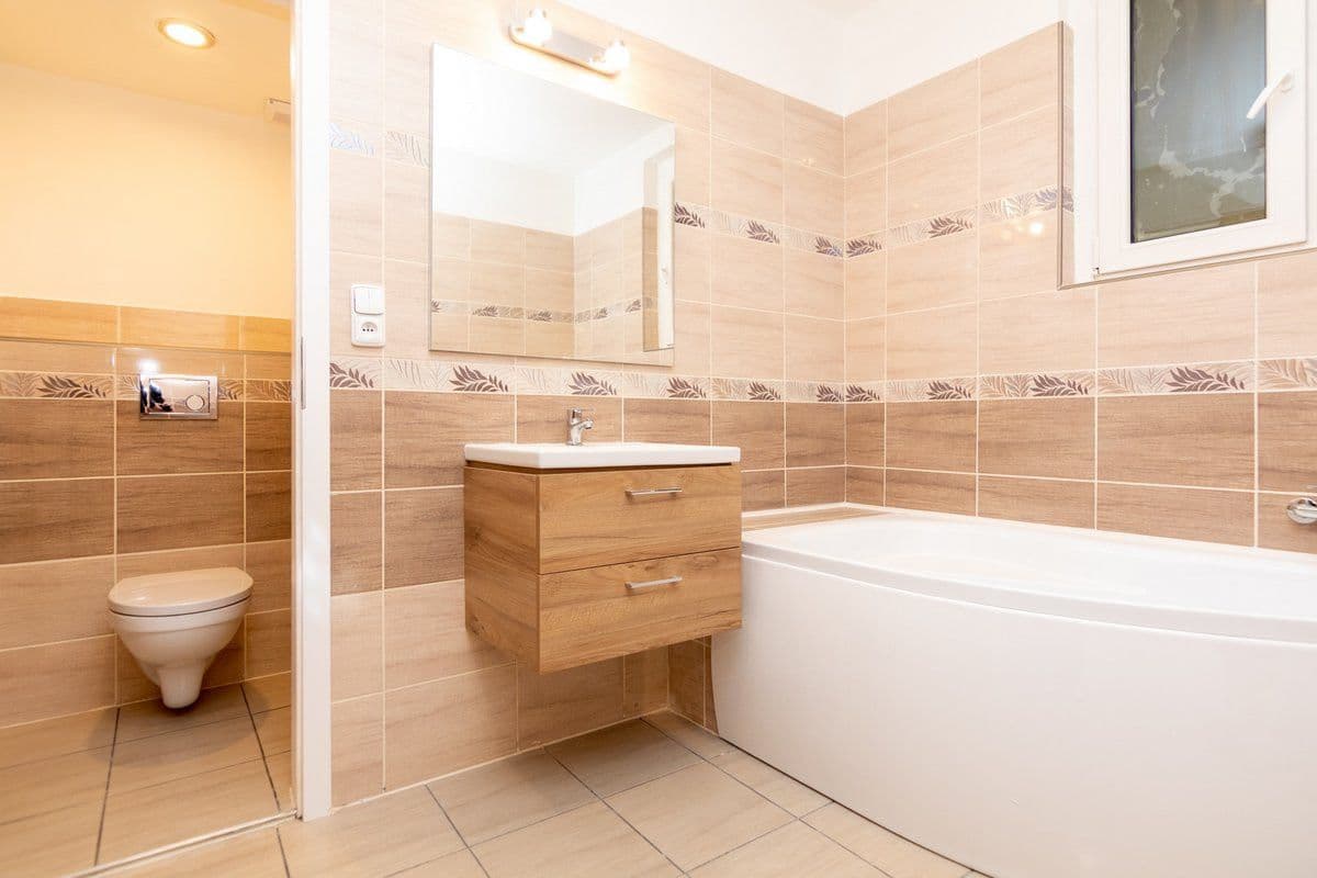 Prenájom bytu 4-izbový 150 m², Opletalova, Ústí nad Labem, Ústecký kraj Prenájom bytu 4-izbový 150 m², Opletalova, Ústí nad Labem, Ústecký kraj