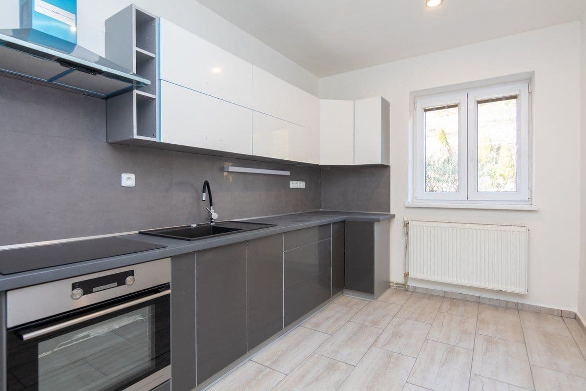 Prenájom bytu 4-izbový 150 m², Opletalova, Ústí nad Labem, Ústecký kraj Prenájom bytu 4-izbový 150 m², Opletalova, Ústí nad Labem, Ústecký kraj