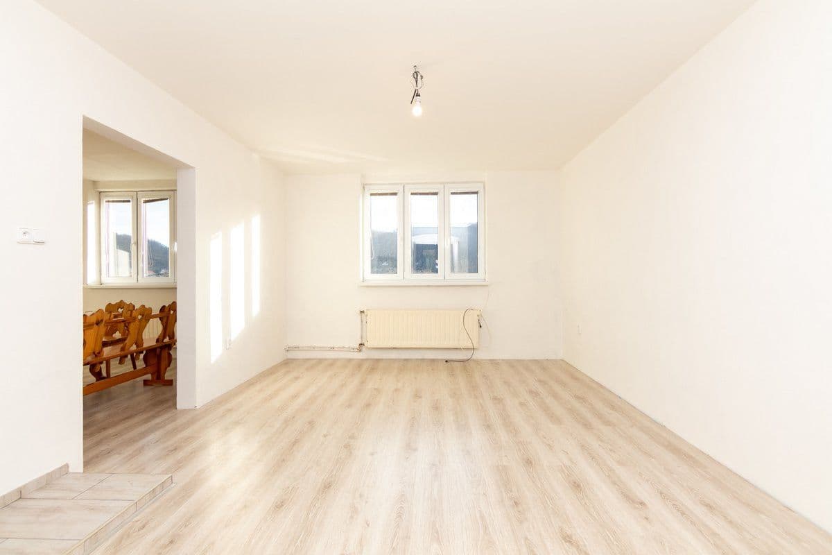 Prenájom bytu 4-izbový 150 m², Opletalova, Ústí nad Labem, Ústecký kraj Prenájom bytu 4-izbový 150 m², Opletalova, Ústí nad Labem, Ústecký kraj