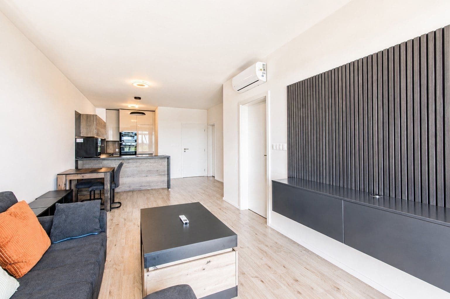 Prenájom bytu 2-izbový 60 m², Velvarská, Horoměřice, Středočeský kraj Prenájom bytu 2-izbový 60 m², Velvarská, Horoměřice, Středočeský kraj