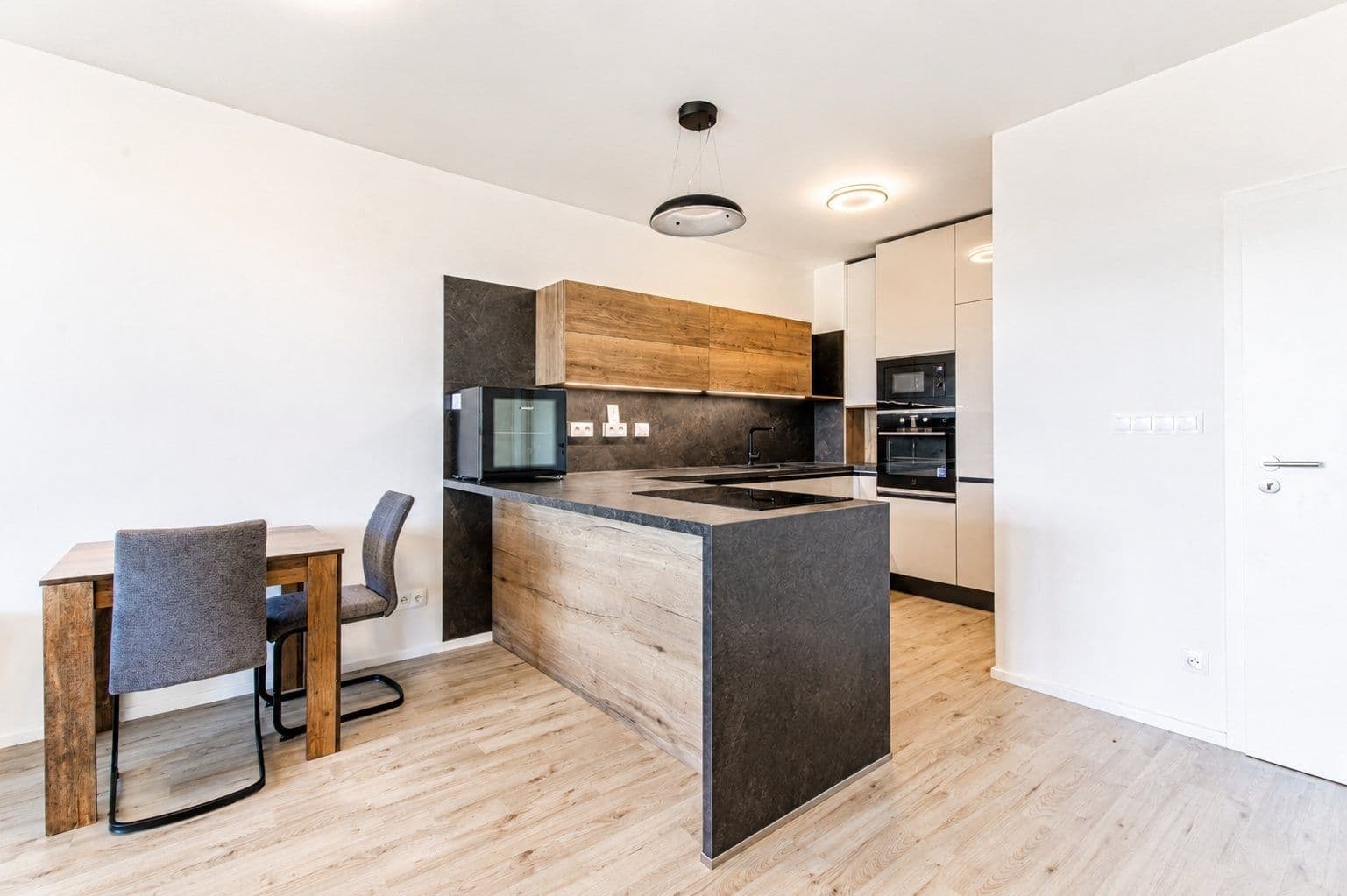Prenájom bytu 2-izbový 60 m², Velvarská, Horoměřice, Středočeský kraj Prenájom bytu 2-izbový 60 m², Velvarská, Horoměřice, Středočeský kraj
