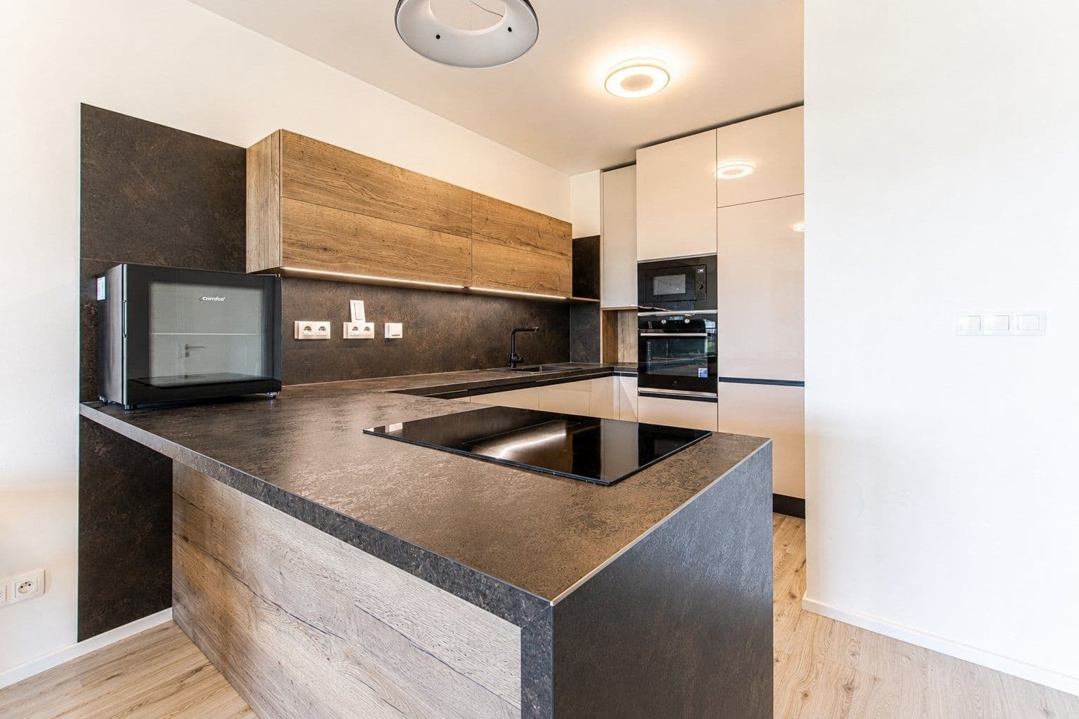Prenájom bytu 2-izbový 60 m², Velvarská, Horoměřice, Středočeský kraj Prenájom bytu 2-izbový 60 m², Velvarská, Horoměřice, Středočeský kraj