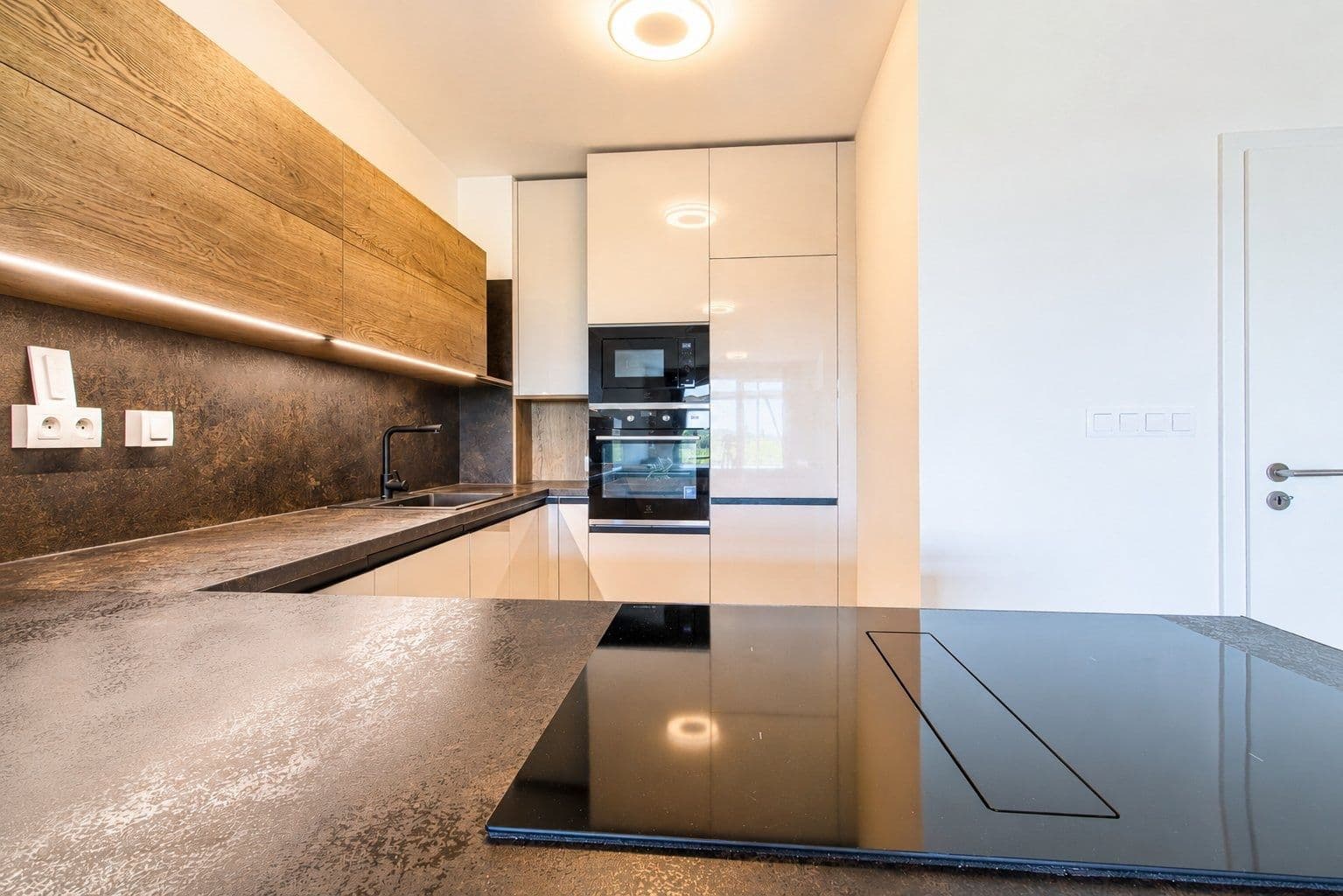 Prenájom bytu 2-izbový 60 m², Velvarská, Horoměřice, Středočeský kraj Prenájom bytu 2-izbový 60 m², Velvarská, Horoměřice, Středočeský kraj