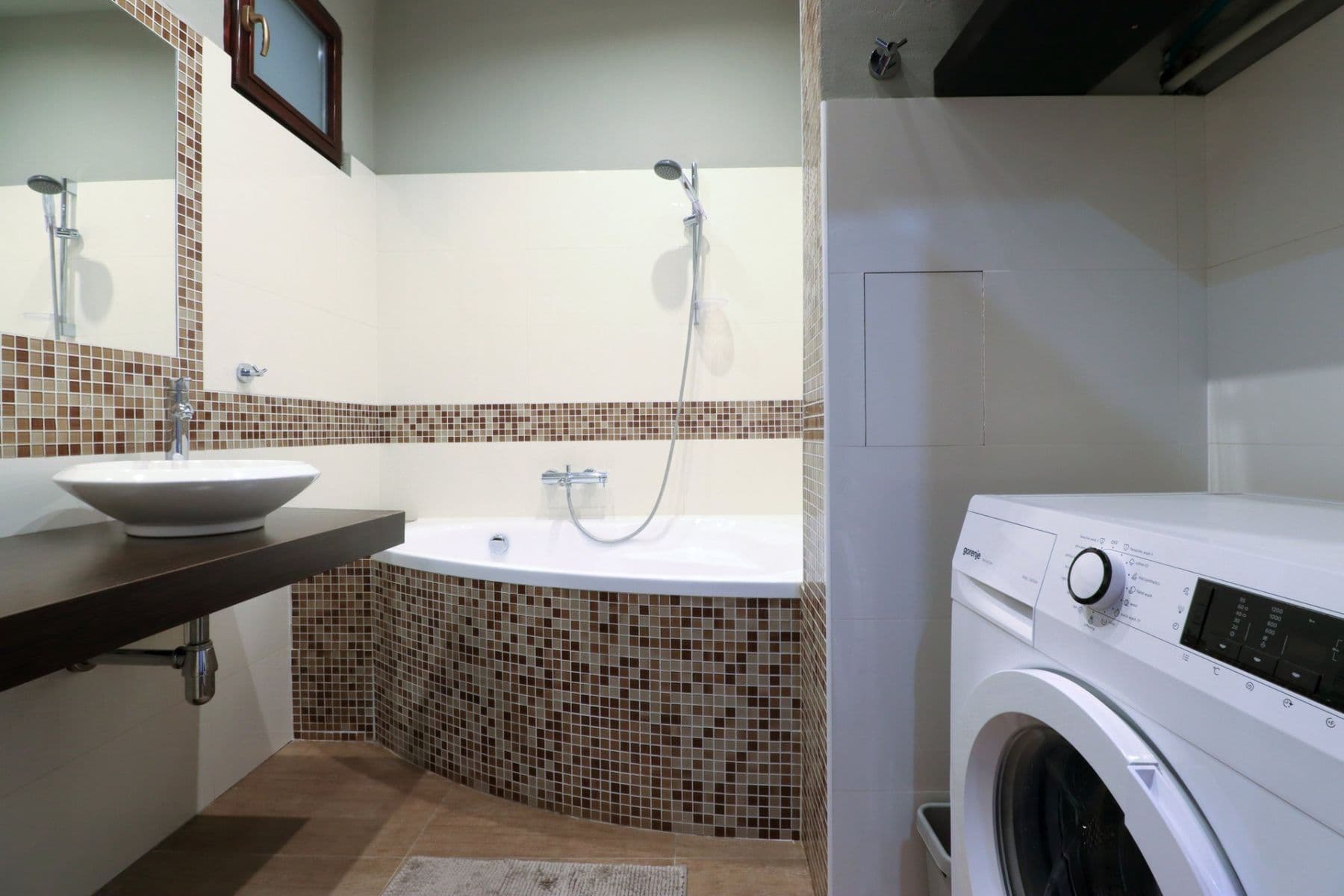Prenájom bytu 2-izbový 46 m², Křižíkova, Praha, Praha Prenájom bytu 2-izbový 46 m², Křižíkova, Praha, Praha