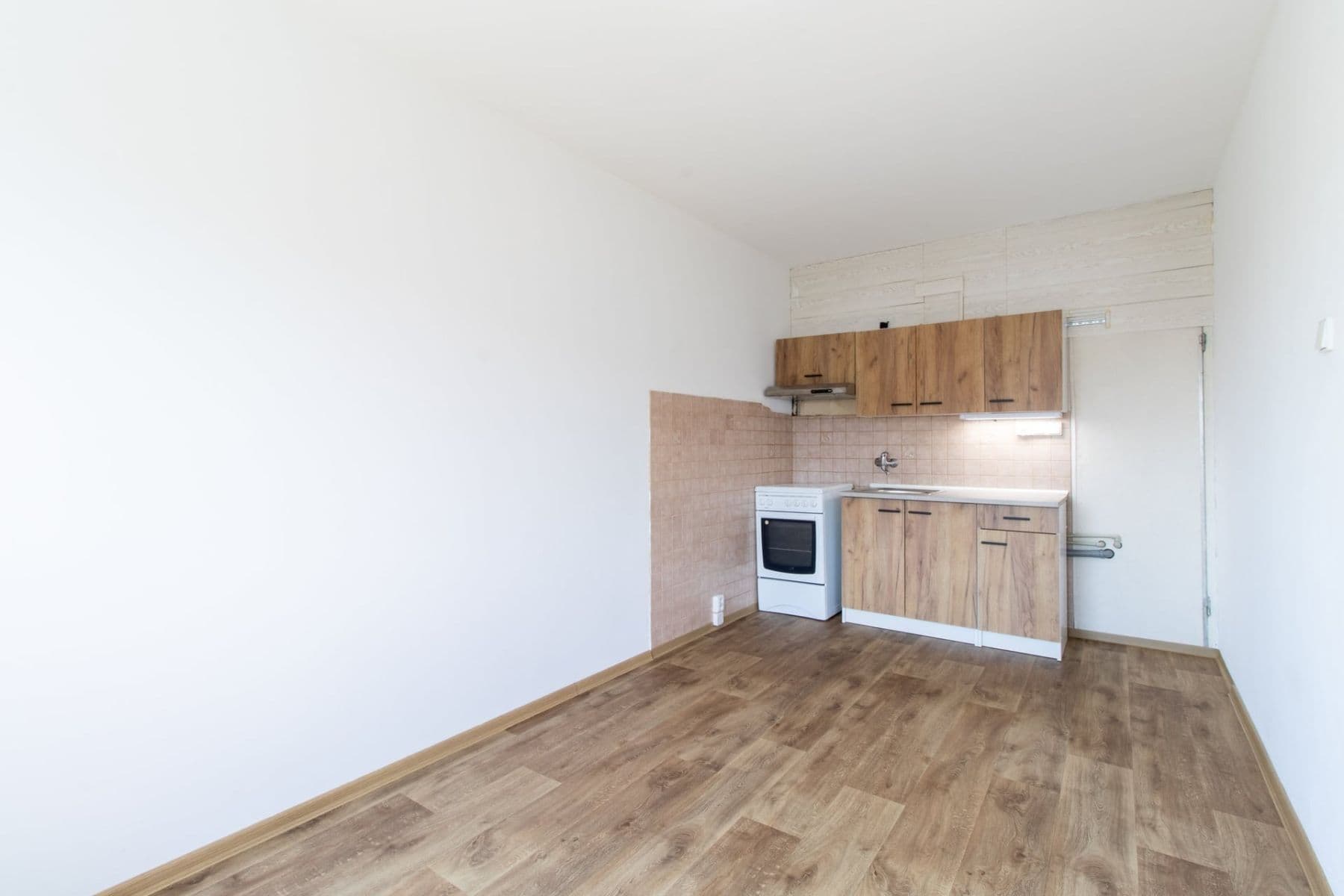 Prenájom bytu 3-izbový 68 m², Rembrandtova, Praha, Praha Prenájom bytu 3-izbový 68 m², Rembrandtova, Praha, Praha