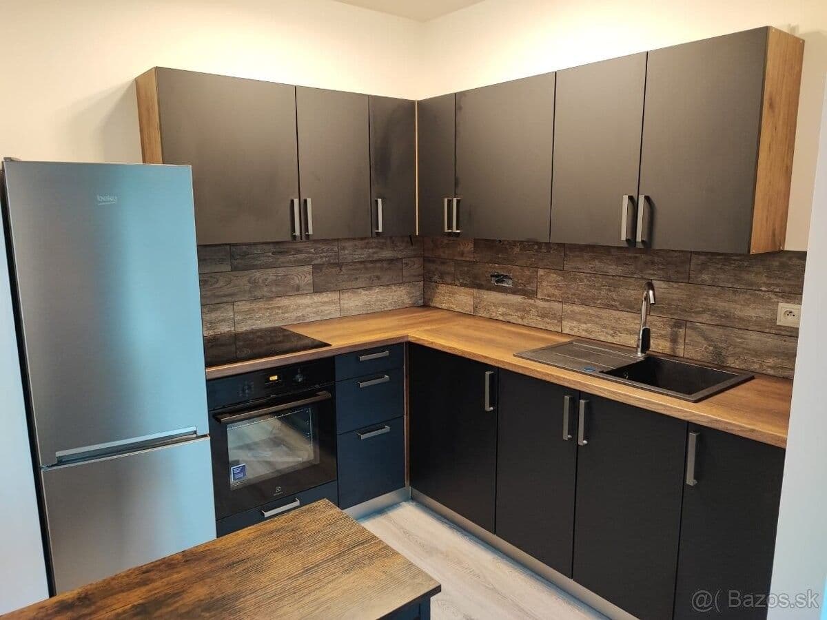 Prenájom bytu 2-izbový 45 m², Ivanská cesta, Ružinov, Bratislavský kraj Prenájom bytu 2-izbový 45 m², Ivanská cesta, Ružinov, Bratislavský kraj