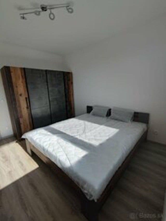 Prenájom bytu 2-izbový 45 m², Ivanská cesta, Ružinov, Bratislavský kraj Prenájom bytu 2-izbový 45 m², Ivanská cesta, Ružinov, Bratislavský kraj
