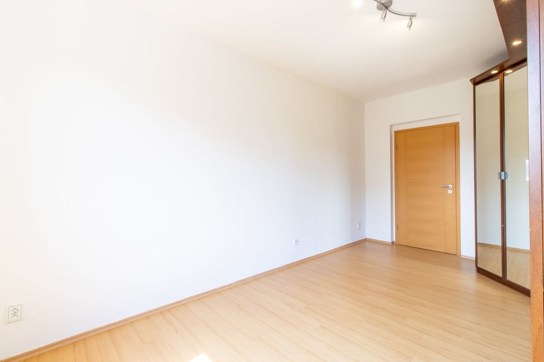 Prenájom bytu 2-izbový 60 m², Nad mlýnským potokem, Praha, Praha Prenájom bytu 2-izbový 60 m², Nad mlýnským potokem, Praha, Praha