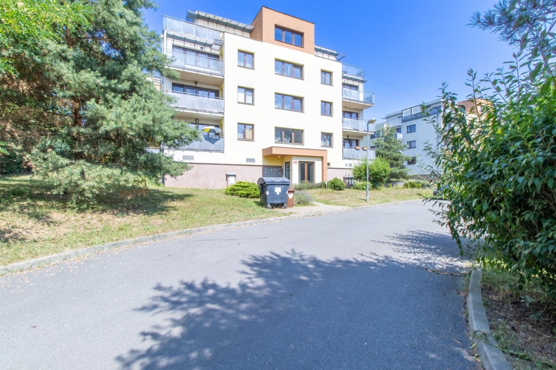 Prenájom bytu 2-izbový 60 m², Nad mlýnským potokem, Praha, Praha Prenájom bytu 2-izbový 60 m², Nad mlýnským potokem, Praha, Praha