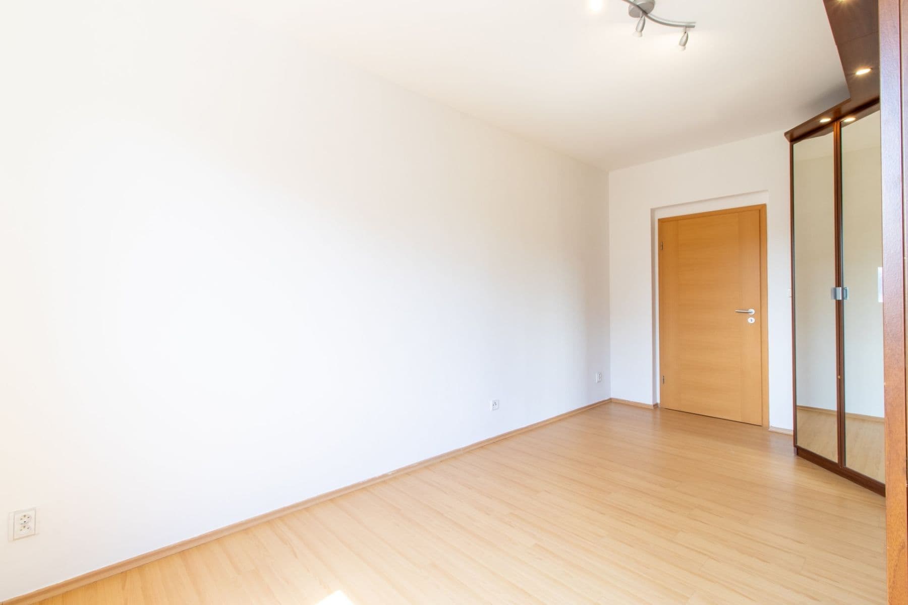 Prenájom bytu 2-izbový 60 m², Nad mlýnským potokem, Praha, Praha Prenájom bytu 2-izbový 60 m², Nad mlýnským potokem, Praha, Praha