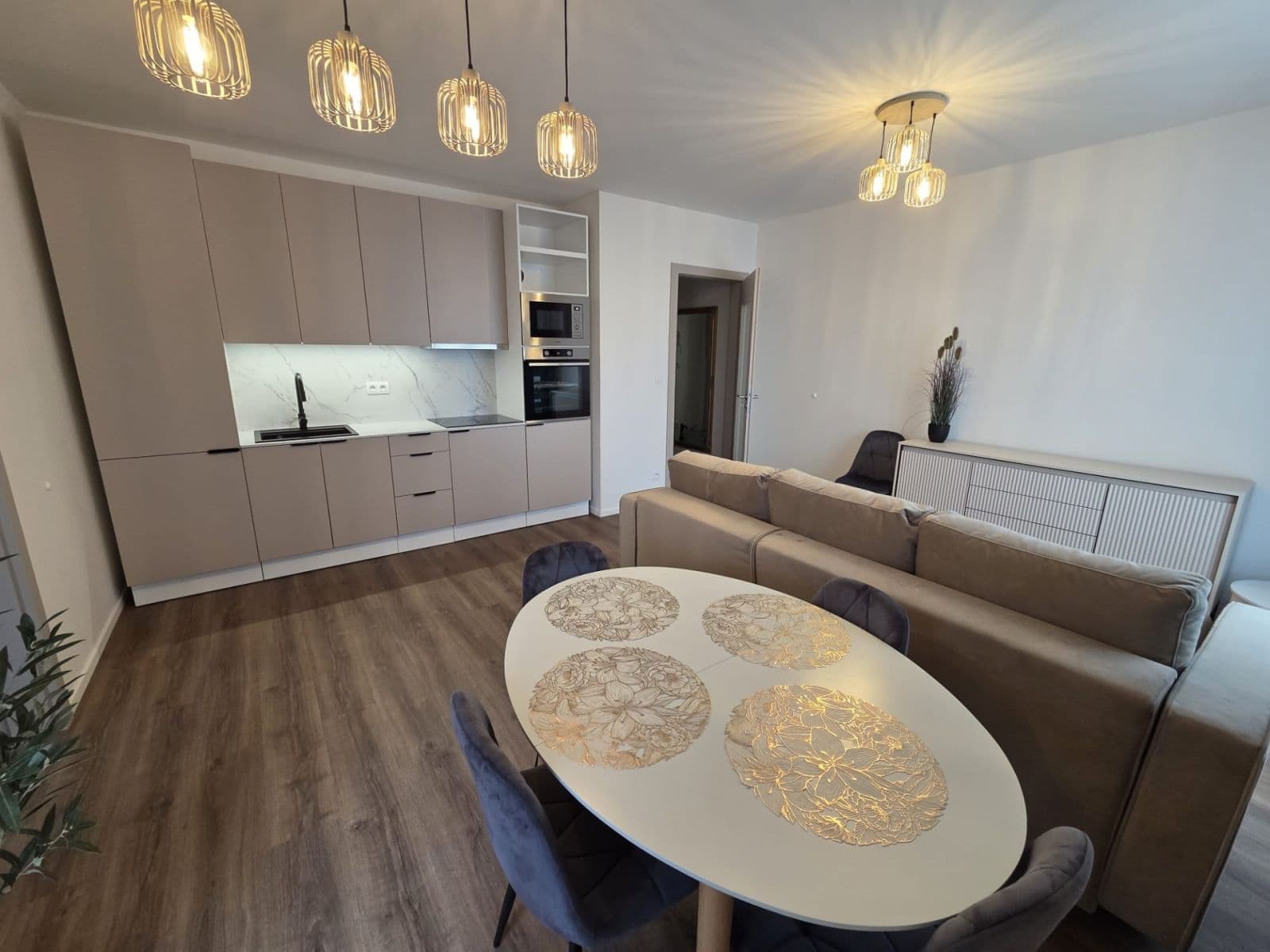 Prenájom bytu 2-izbový 51 m², Arnošta Valenty, Praha, Praha Prenájom bytu 2-izbový 51 m², Arnošta Valenty, Praha, Praha