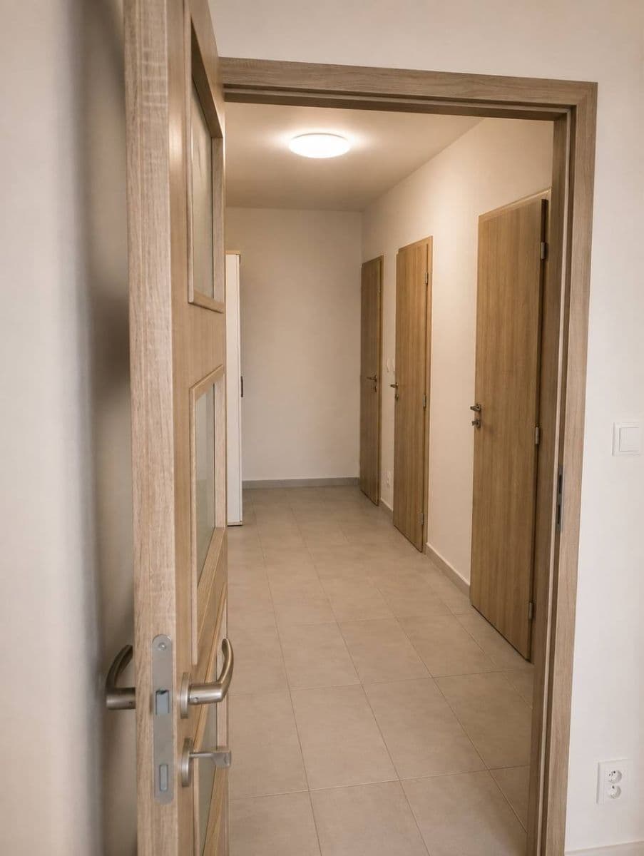 Prenájom bytu 3-izbový 68 m², Jeřábkova, Praha, Praha Prenájom bytu 3-izbový 68 m², Jeřábkova, Praha, Praha