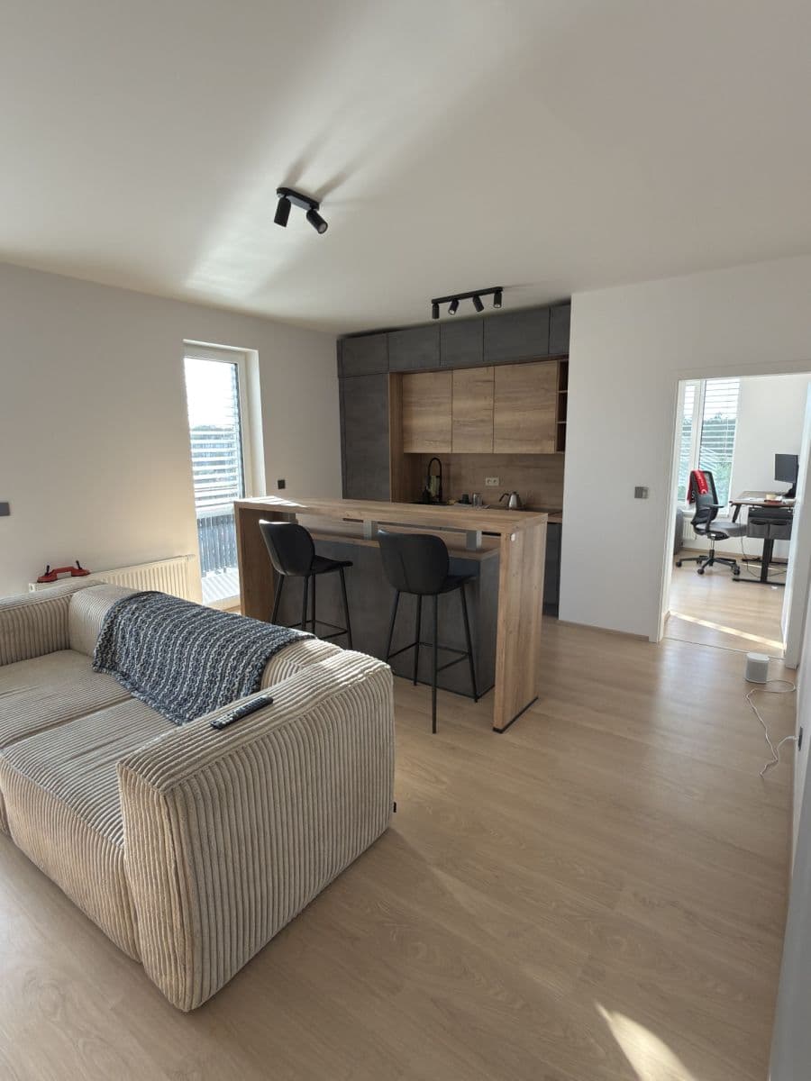 Prenájom bytu 4-izbový 90 m², Bohumila Landy, Kladno, Středočeský kraj Prenájom bytu 4-izbový 90 m², Bohumila Landy, Kladno, Středočeský kraj