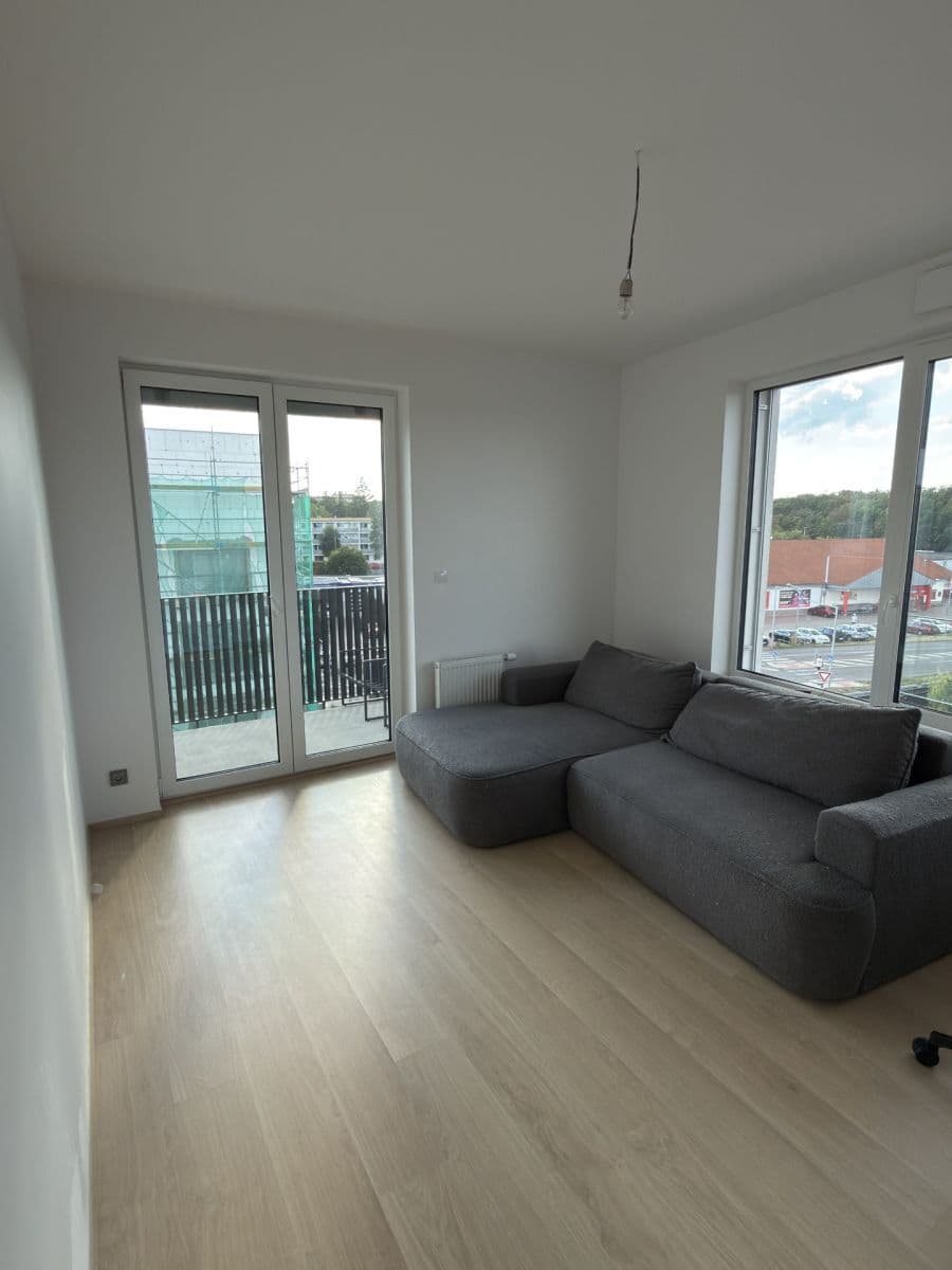 Prenájom bytu 4-izbový 90 m², Bohumila Landy, Kladno, Středočeský kraj Prenájom bytu 4-izbový 90 m², Bohumila Landy, Kladno, Středočeský kraj