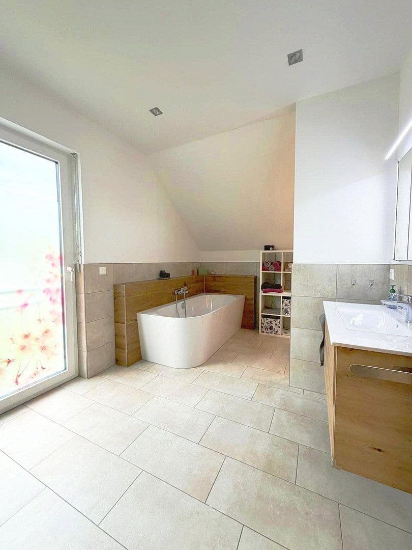 Predaj domu 151 m², pozemok 815 m², Schlüchtern, Hesensko Predaj domu 151 m², pozemok 815 m², Schlüchtern, Hesensko
