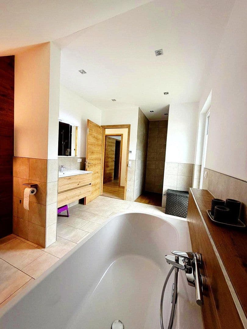 Predaj domu 151 m², pozemok 815 m², Schlüchtern, Hesensko Predaj domu 151 m², pozemok 815 m², Schlüchtern, Hesensko