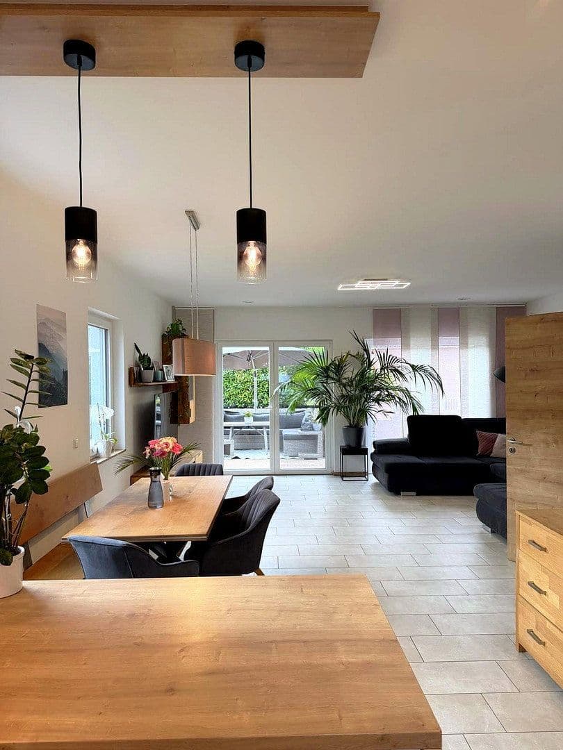 Predaj domu 151 m², pozemok 815 m², Schlüchtern, Hesensko Predaj domu 151 m², pozemok 815 m², Schlüchtern, Hesensko