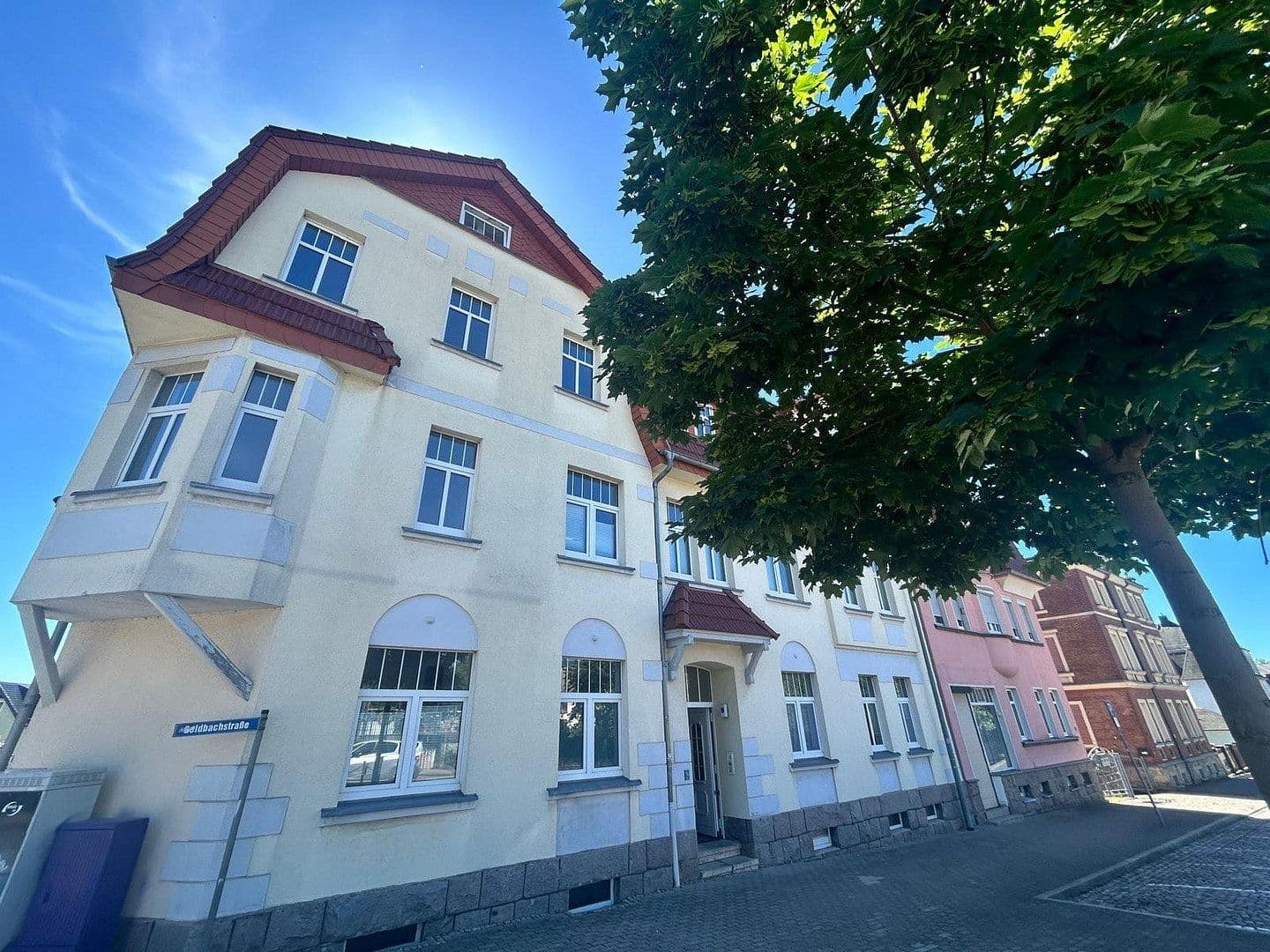 Prenájom bytu 3-izbový 87 m², Goldbachstraße 8, Hohenstein-Ernstthal, Sasko Prenájom bytu 3-izbový 87 m², Goldbachstraße 8, Hohenstein-Ernstthal, Sasko
