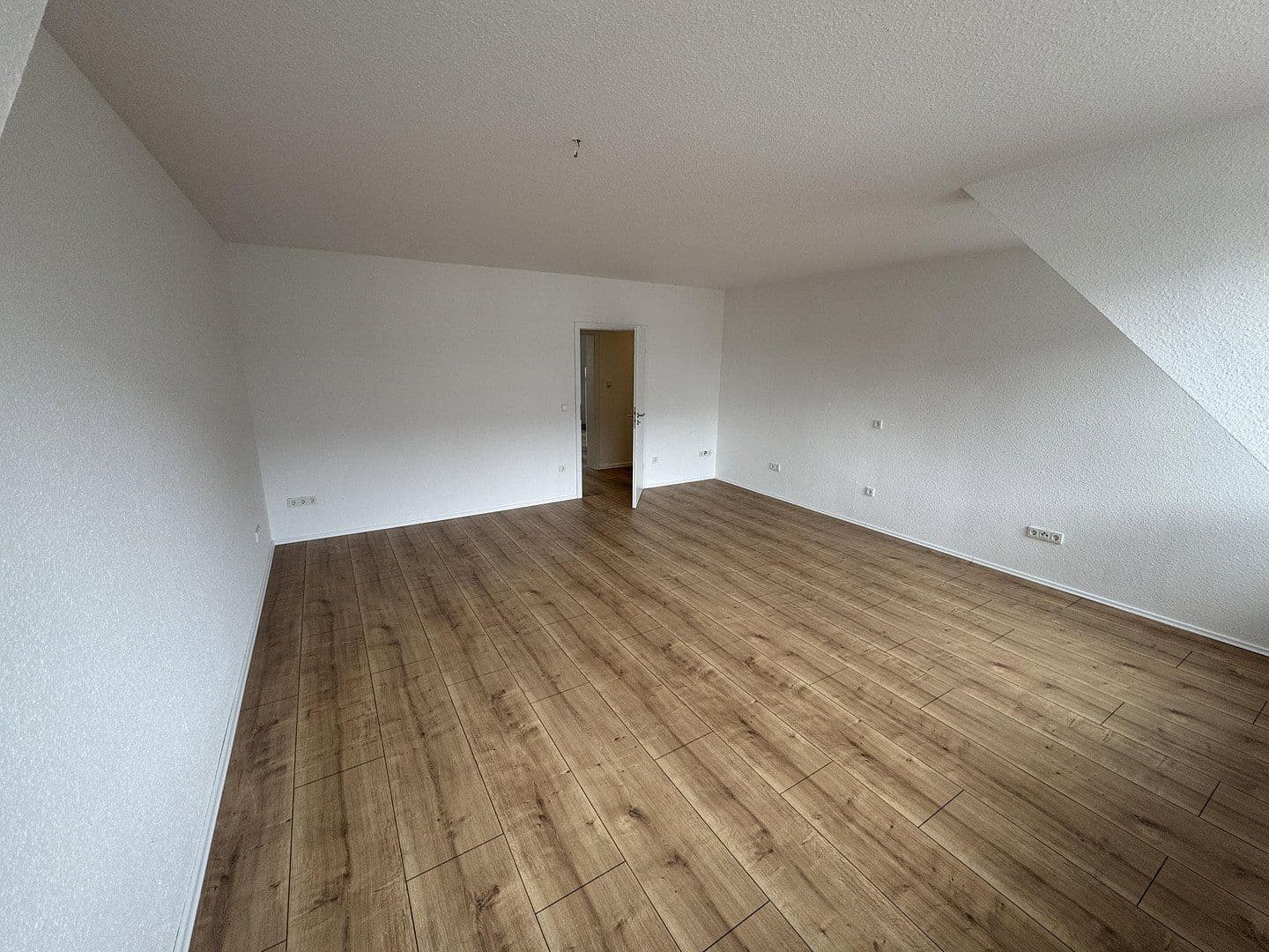 Prenájom bytu 3-izbový 105 m², Bahnhofstraße 4, Wiedensahl, Dolné Sasko Prenájom bytu 3-izbový 105 m², Bahnhofstraße 4, Wiedensahl, Dolné Sasko