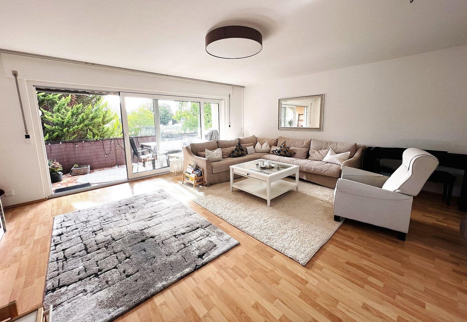 Prenájom bytu 3-izbový 105 m², Apoldaer Weg 5, Mannheim, Bádensko-Wurttembersko Prenájom bytu 3-izbový 105 m², Apoldaer Weg 5, Mannheim, Bádensko-Wurttembersko