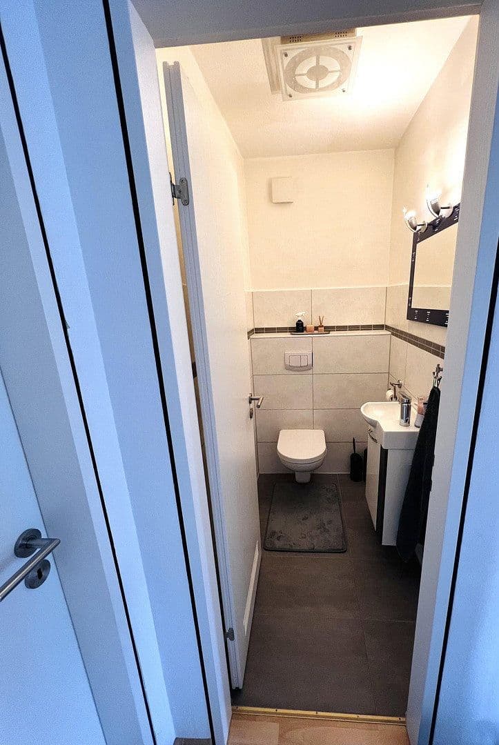 Prenájom bytu 3-izbový 105 m², Apoldaer Weg 5, Mannheim, Bádensko-Wurttembersko Prenájom bytu 3-izbový 105 m², Apoldaer Weg 5, Mannheim, Bádensko-Wurttembersko