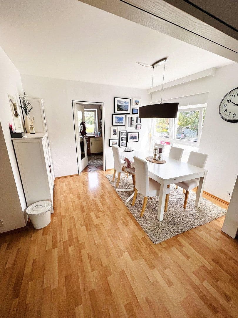 Prenájom bytu 3-izbový 105 m², Apoldaer Weg 5, Mannheim, Bádensko-Wurttembersko Prenájom bytu 3-izbový 105 m², Apoldaer Weg 5, Mannheim, Bádensko-Wurttembersko