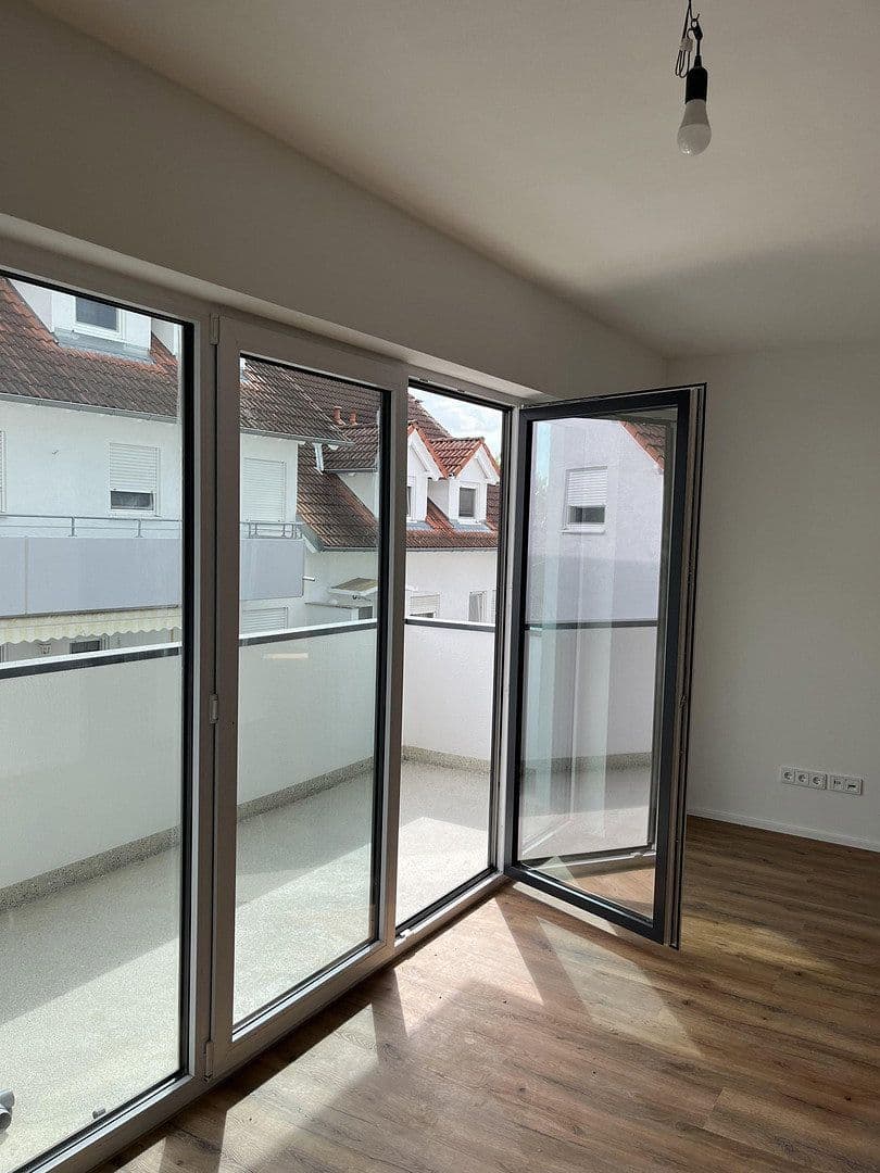 Prenájom bytu 3-izbový 85 m², Waghäuselerstraße, Neulußheim, Bádensko-Wurttembersko Prenájom bytu 3-izbový 85 m², Waghäuselerstraße, Neulußheim, Bádensko-Wurttembersko
