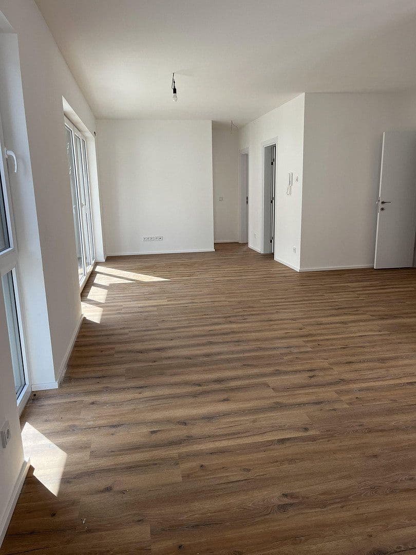 Prenájom bytu 3-izbový 85 m², Waghäuselerstraße, Neulußheim, Bádensko-Wurttembersko Prenájom bytu 3-izbový 85 m², Waghäuselerstraße, Neulußheim, Bádensko-Wurttembersko